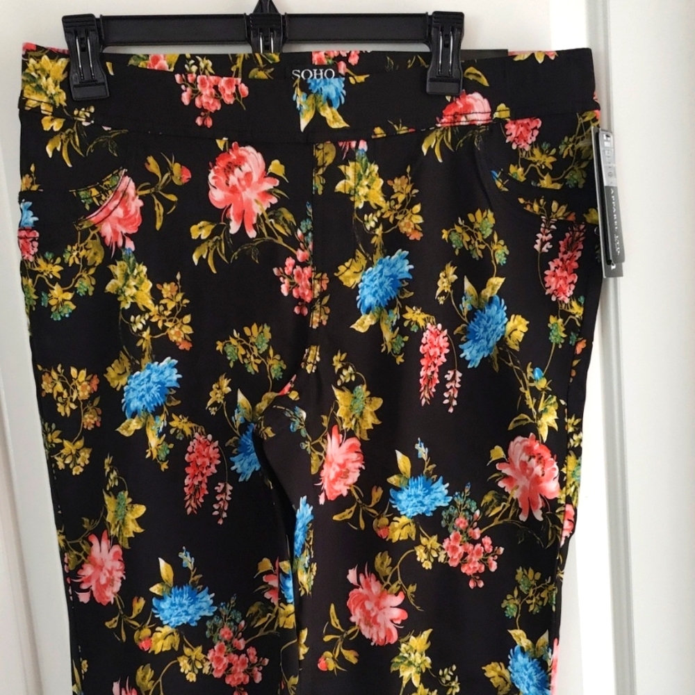 SOHO Floral Print Pants NWT